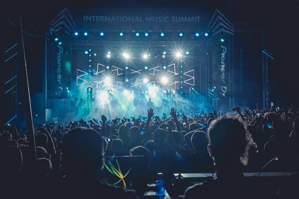 Ibiza job opening | As an audio, video, or lighting technician. Explore exciting job opportunities in the world of event production.